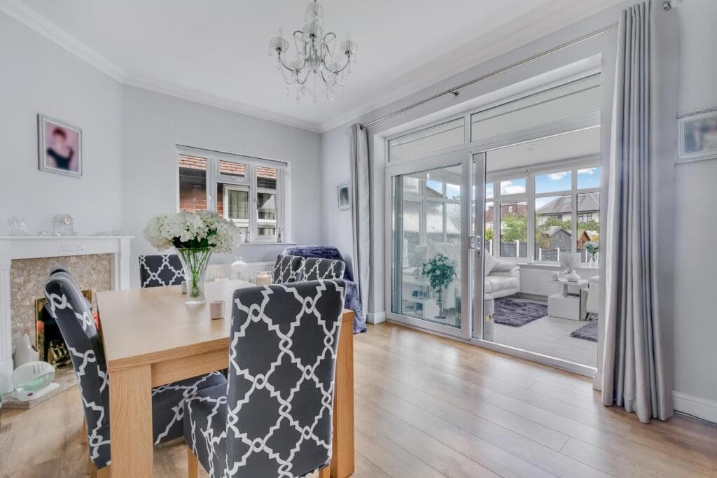 Meadow Walk, Ewell Court - Image 2