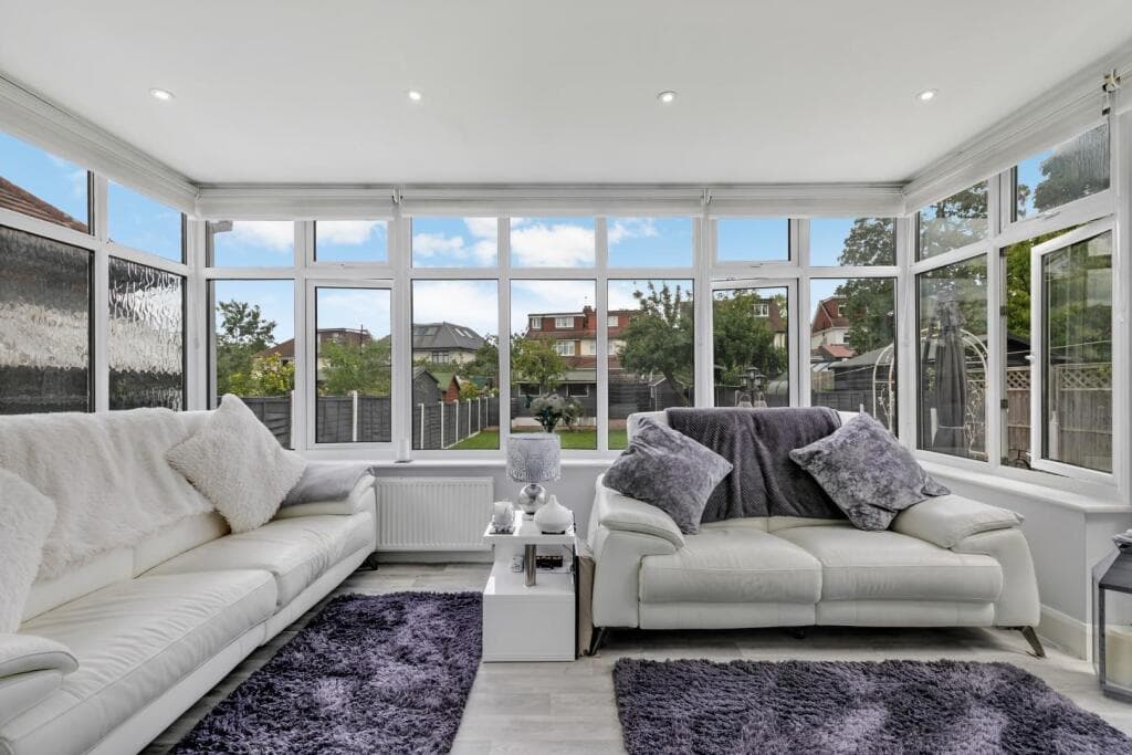 Meadow Walk, Ewell Court - Image 3