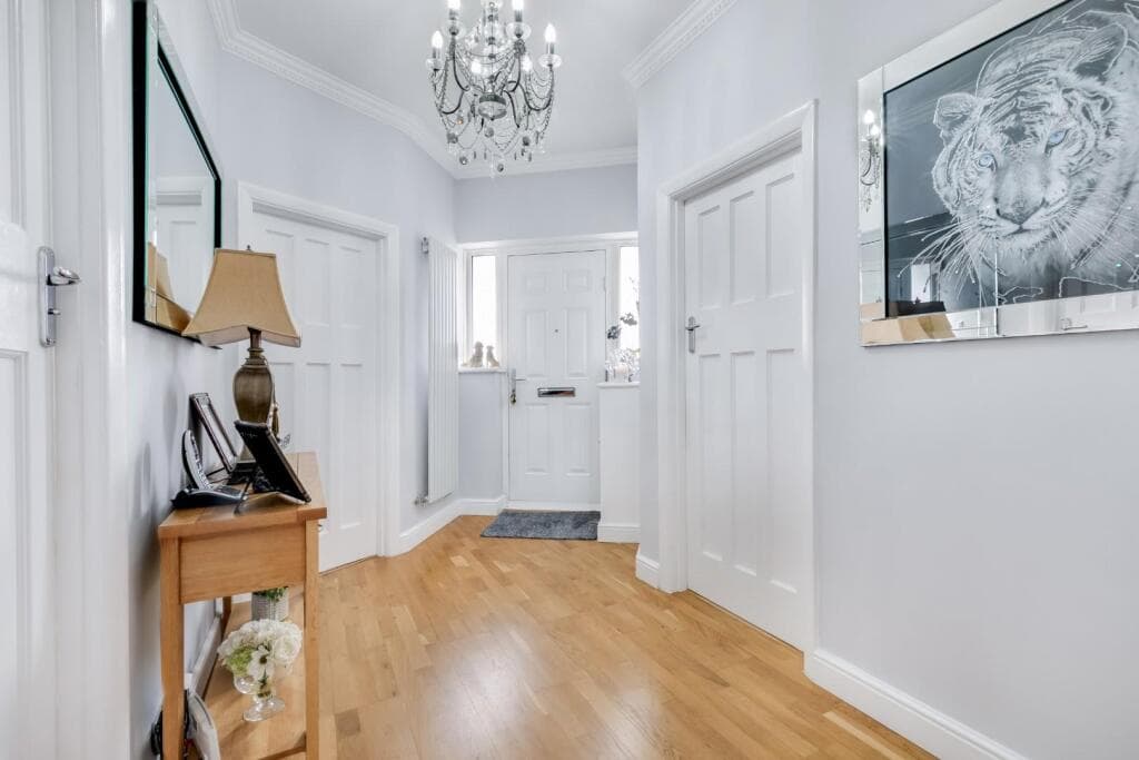 Meadow Walk, Ewell Court - Image 4