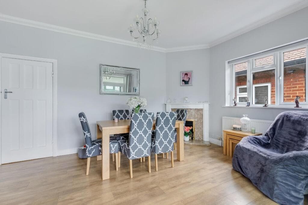 Meadow Walk, Ewell Court - Image 5