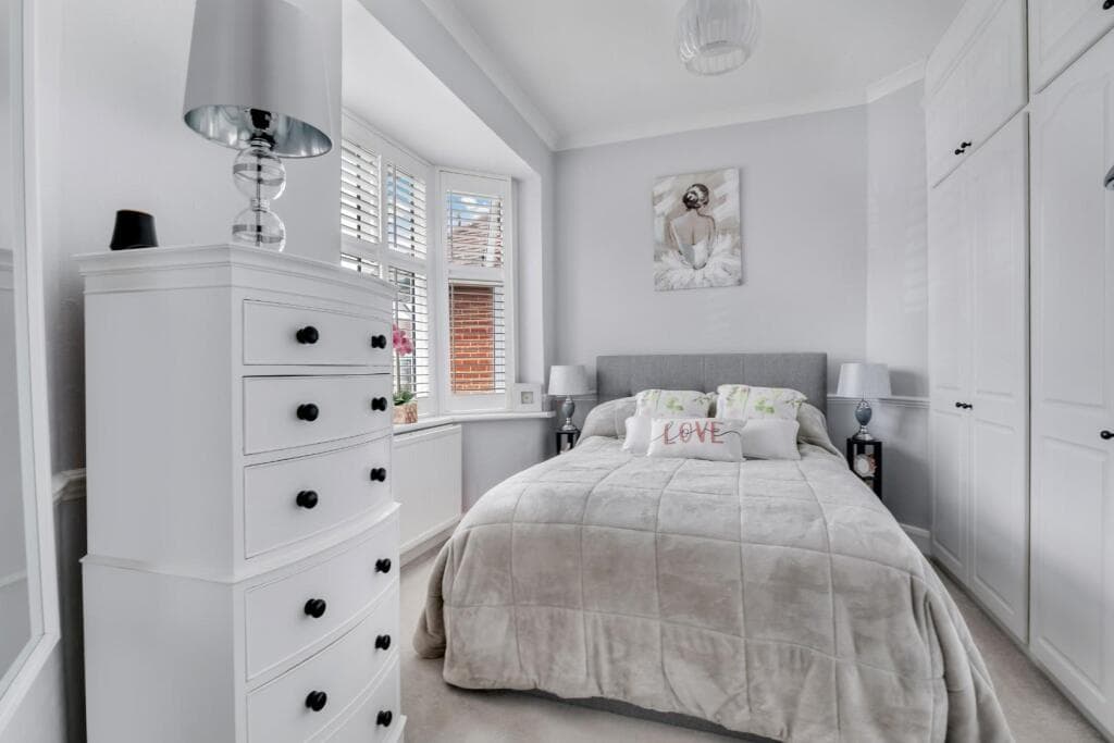Meadow Walk, Ewell Court - Image 7