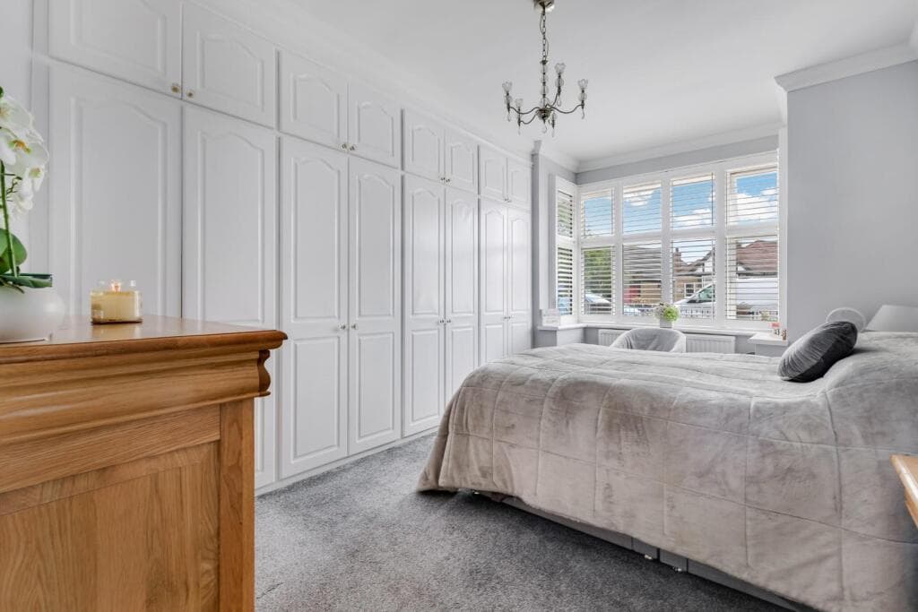 Meadow Walk, Ewell Court - Image 8