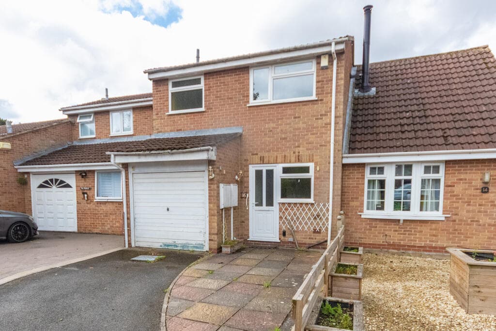 Russet Close, Oakwood - Image 1