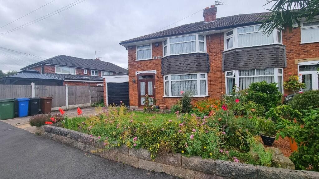 View property at St. Anns Road South, Cheadle, Greater Manchester, SK8
