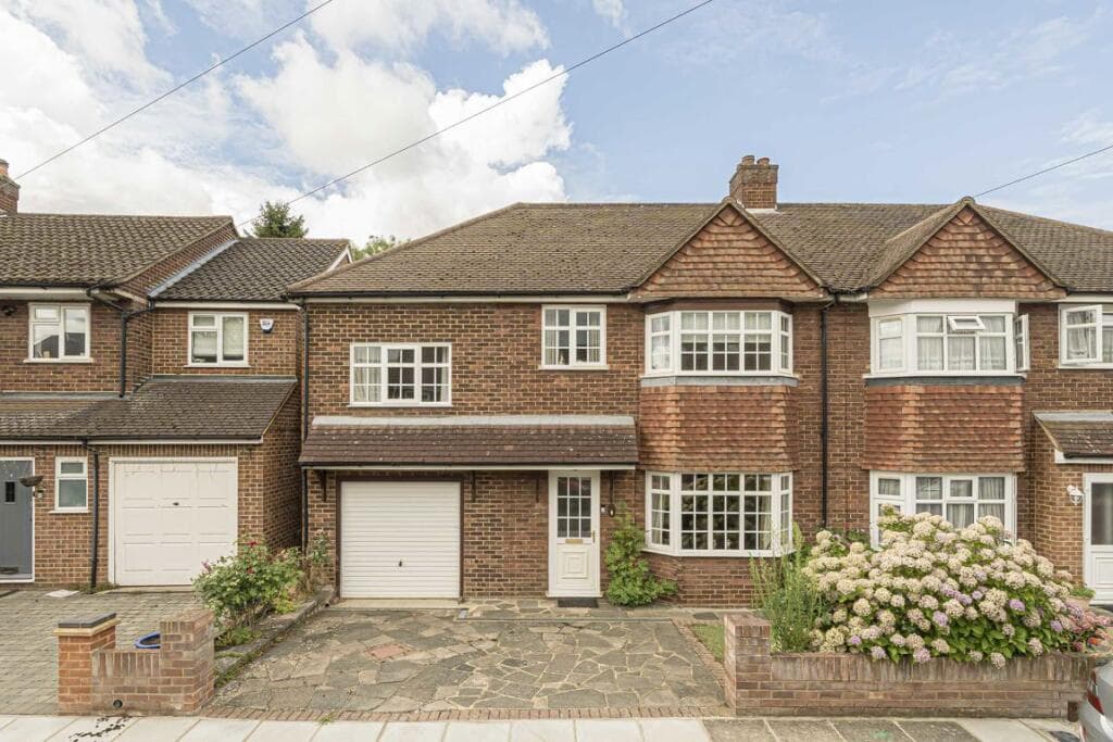 View property at Priory Gardens, Hampton