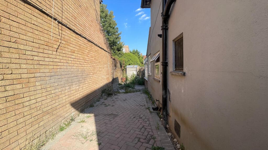 Park Street,  Slough, SL1 - Image 11
