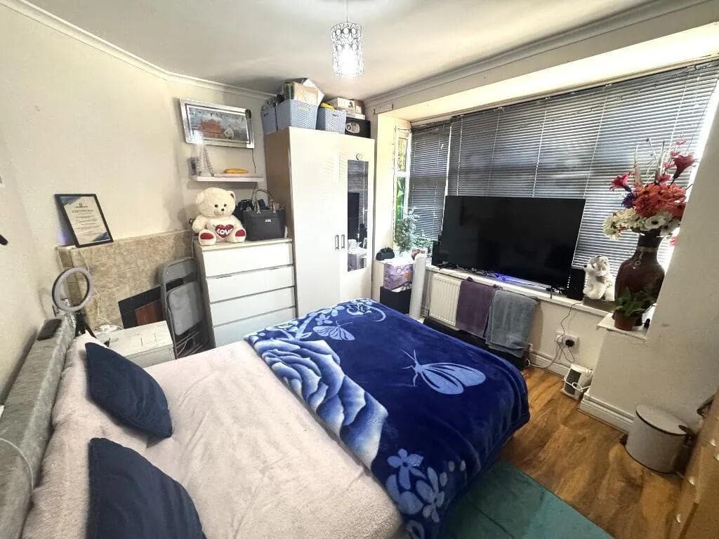 Park Street,  Slough, SL1 - Image 2
