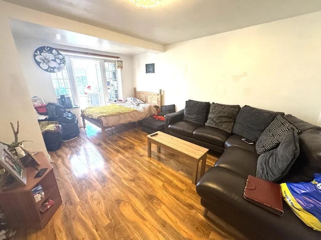 Park Street,  Slough, SL1 - Image 3