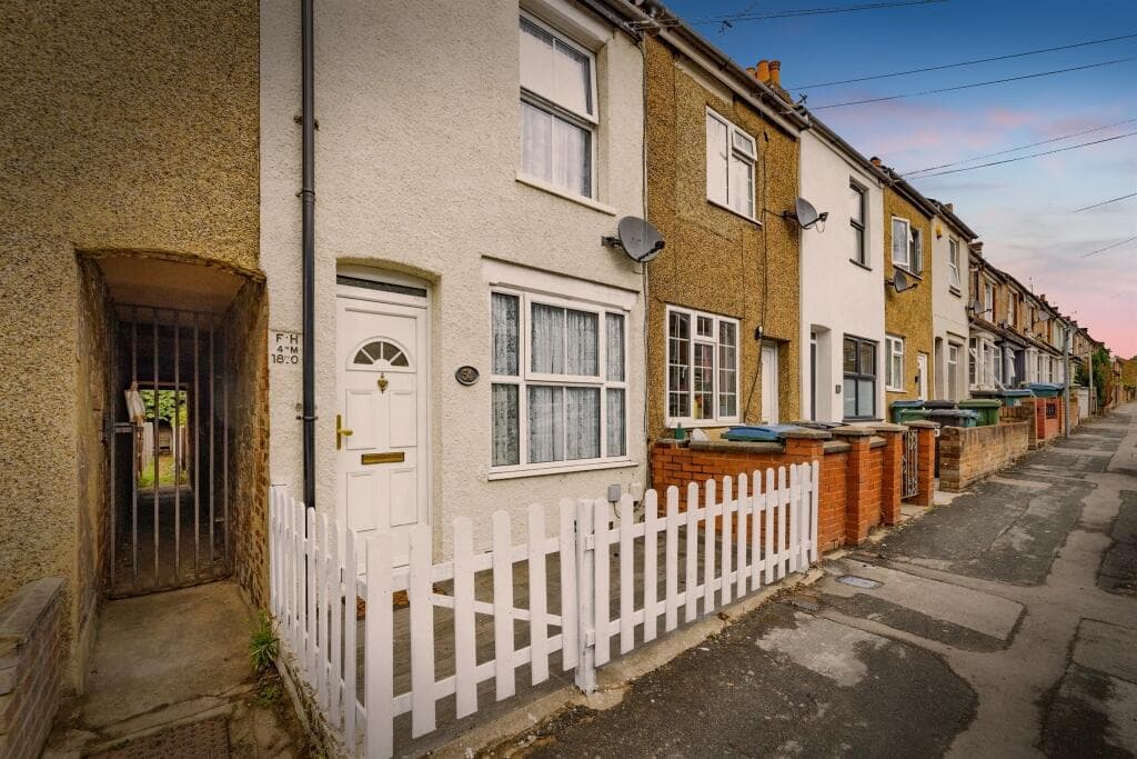 Holywell Road, Watford - Image 1