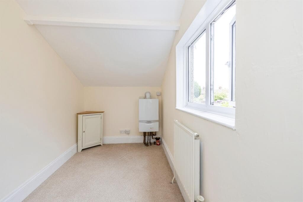 Holywell Road, Watford - Image 10