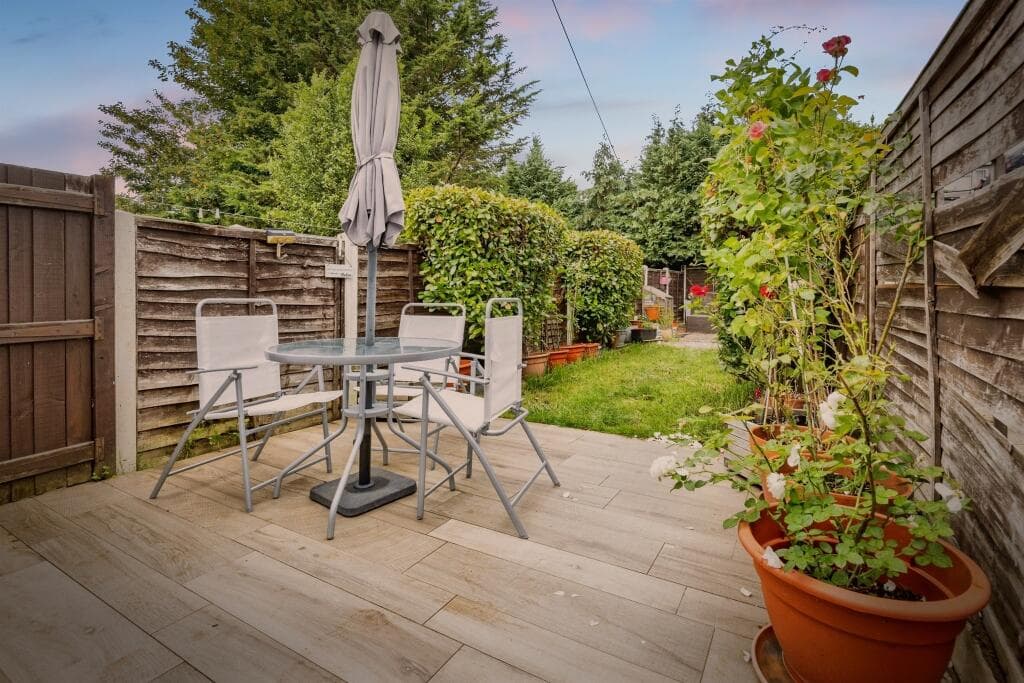 Holywell Road, Watford - Image 11
