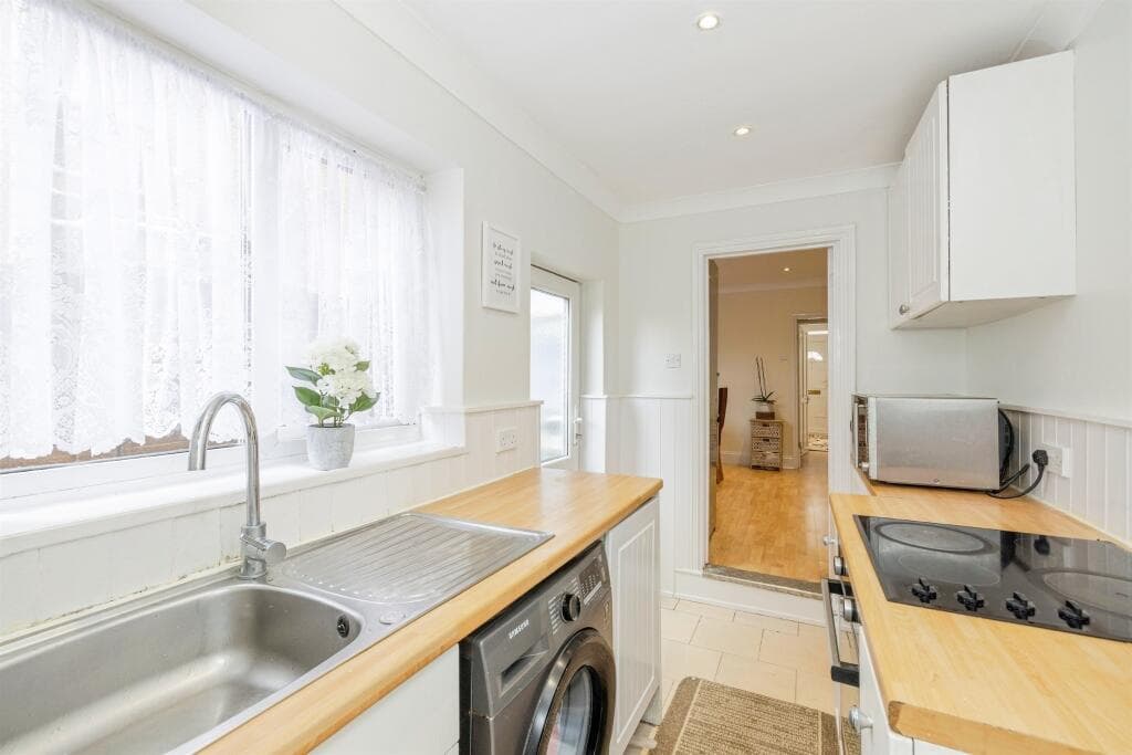 Holywell Road, Watford - Image 4