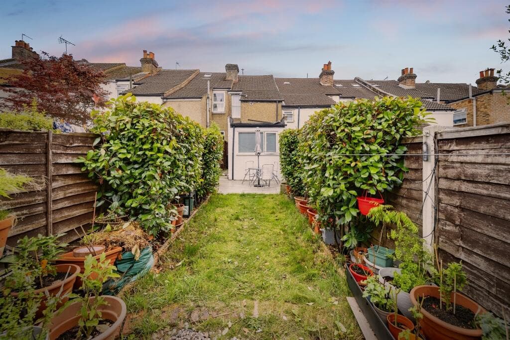 Holywell Road, Watford - Image 5