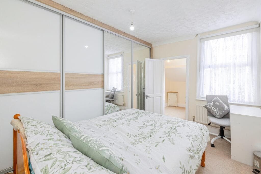 Holywell Road, Watford - Image 8