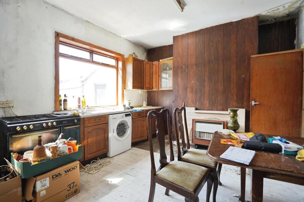 Leeds Road, Wakefield - Image 2