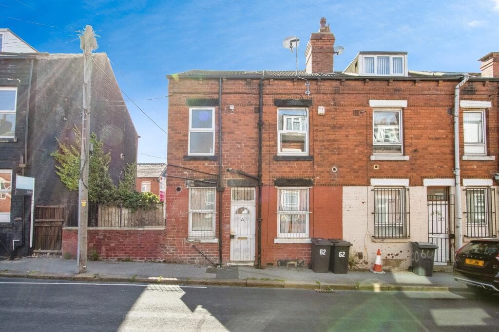 View property at Glensdale Terrace, Leeds