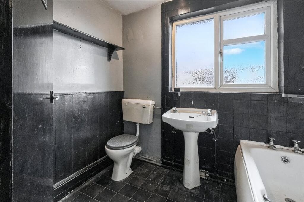 Bankfield Road, Widnes, Cheshire, WA8 - Image 9