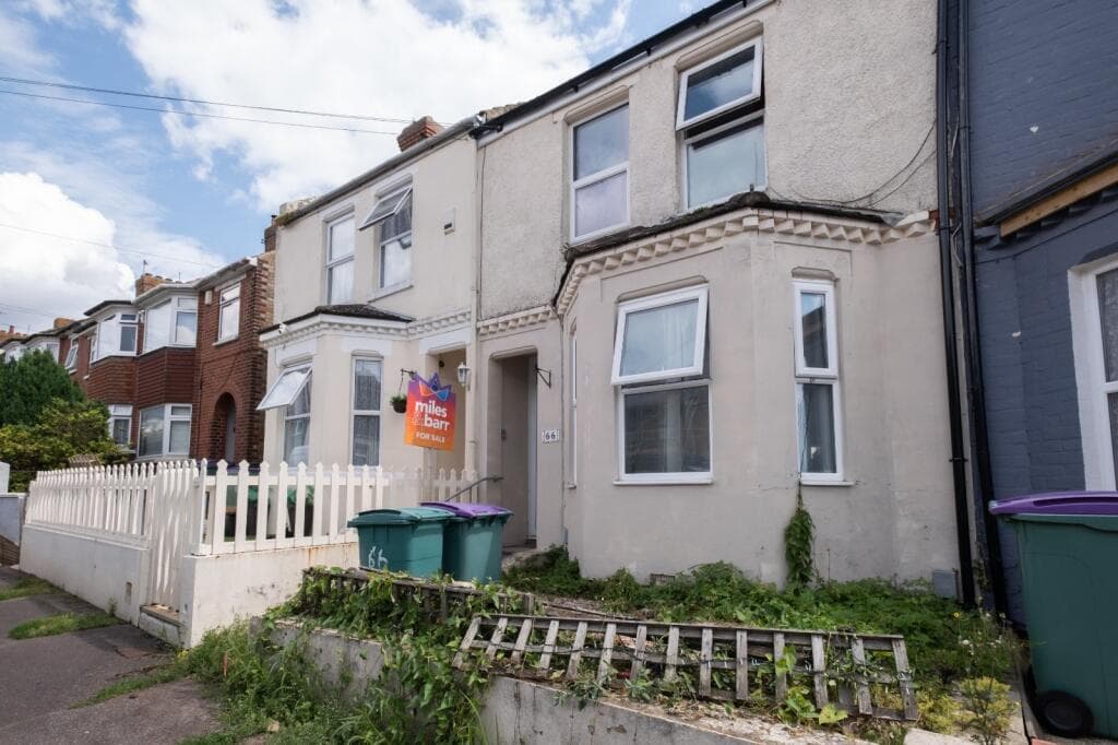 Greenfield Road, Folkestone, CT19 - Image 1