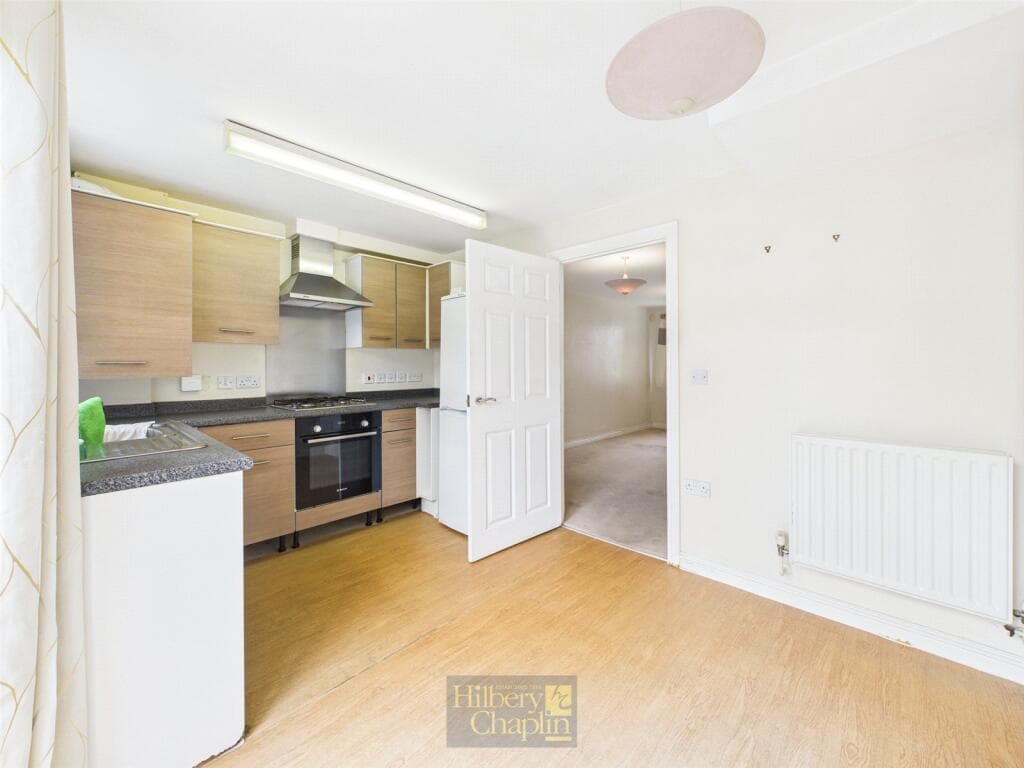 Beeston Courts, Basildon, Essex, SS15 - Image 4