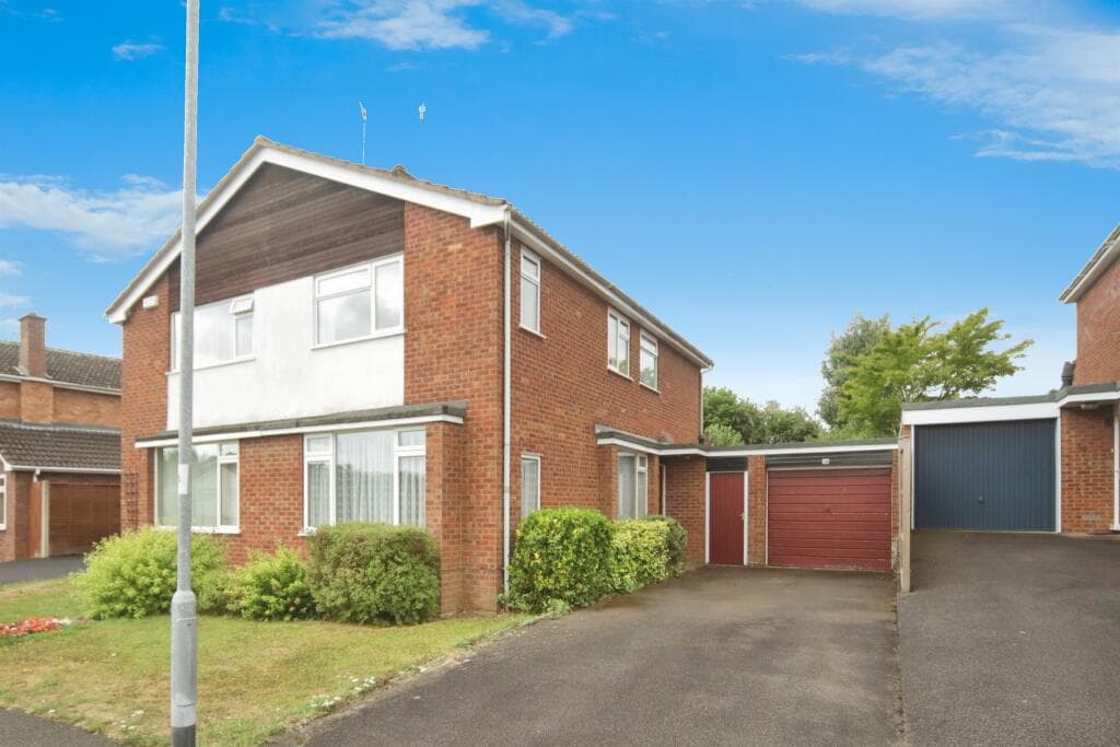 Claremont Drive, Taunton - Image 1