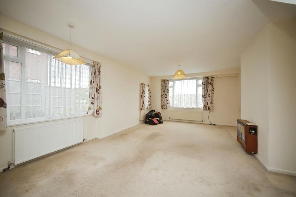 Claremont Drive, Taunton - Image 4