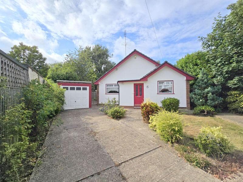 Hillview Close, Hatch End - Image 1