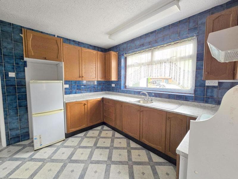 Hillview Close, Hatch End - Image 11