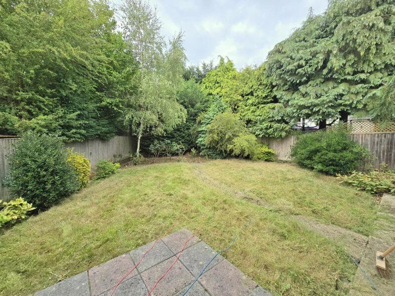 Hillview Close, Hatch End - Image 8