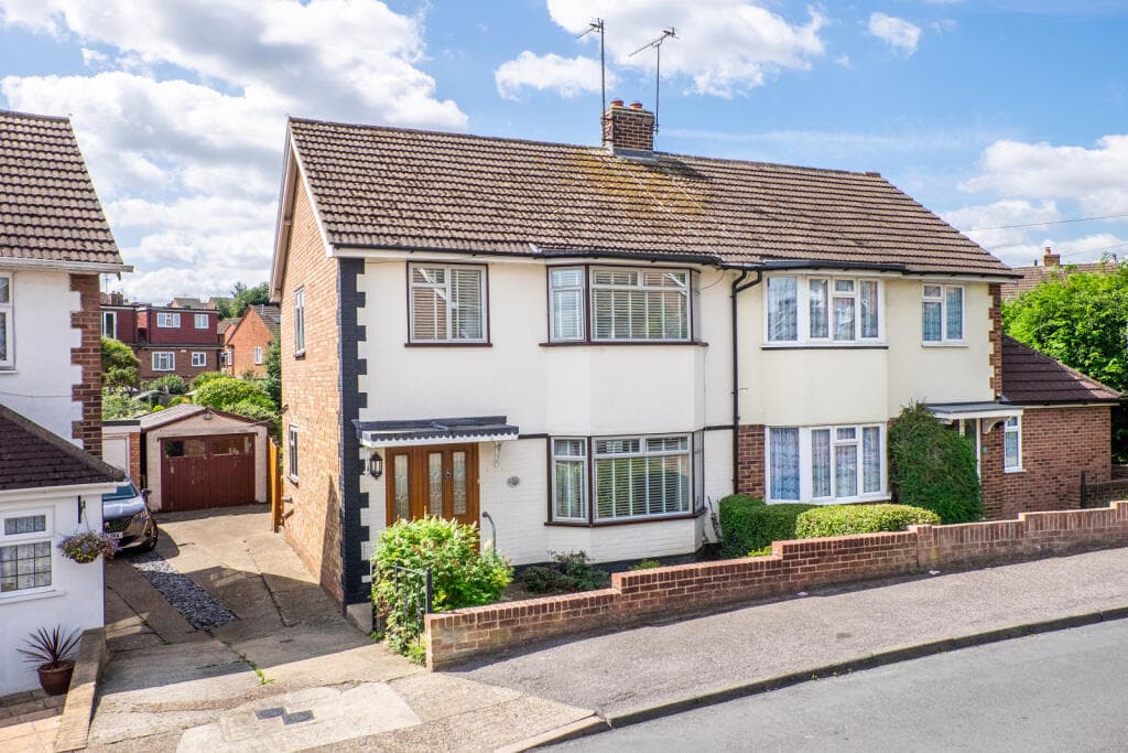 Rolvenden Road, Wainscott, Rochester, Kent, ME2 - Image 1