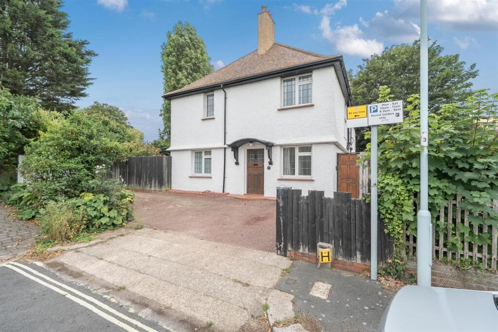 Abbotts Close - Image 1