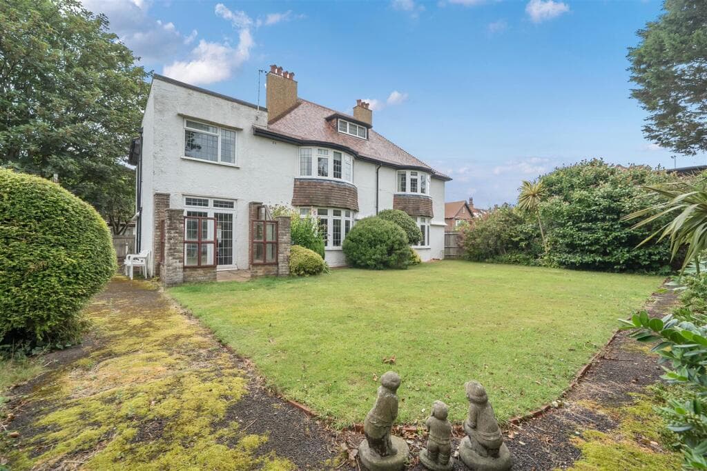 Abbotts Close - Image 2