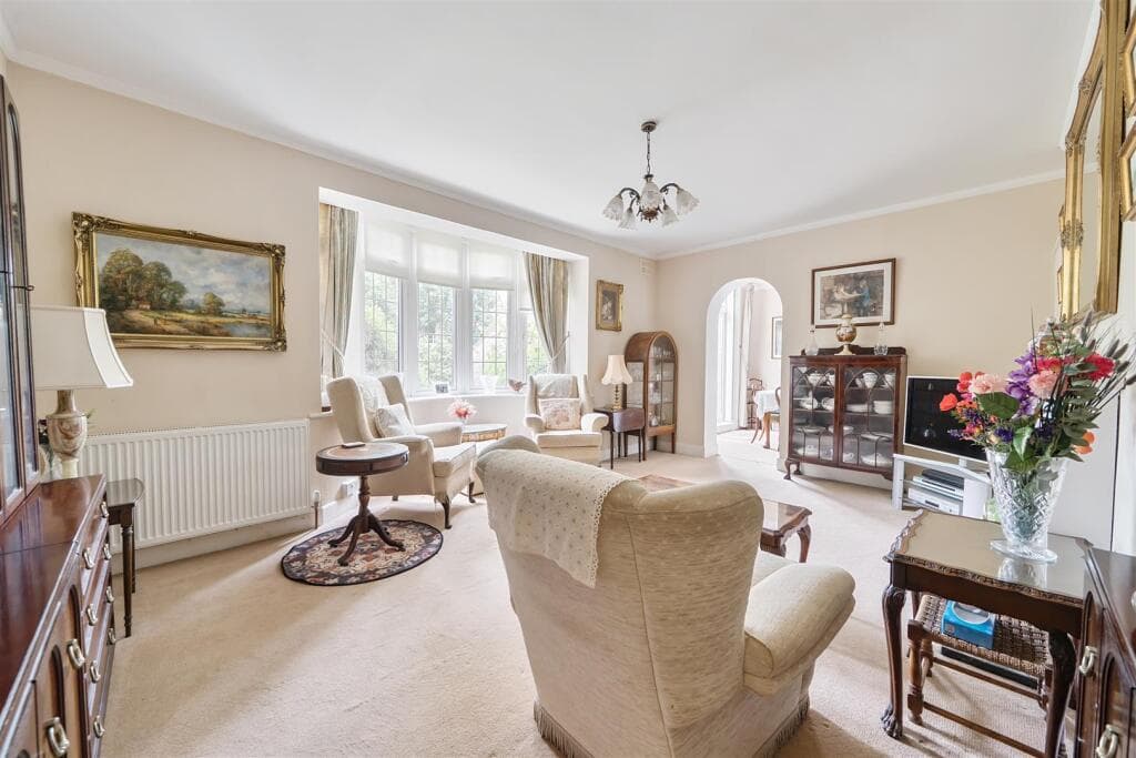 Abbotts Close - Image 4