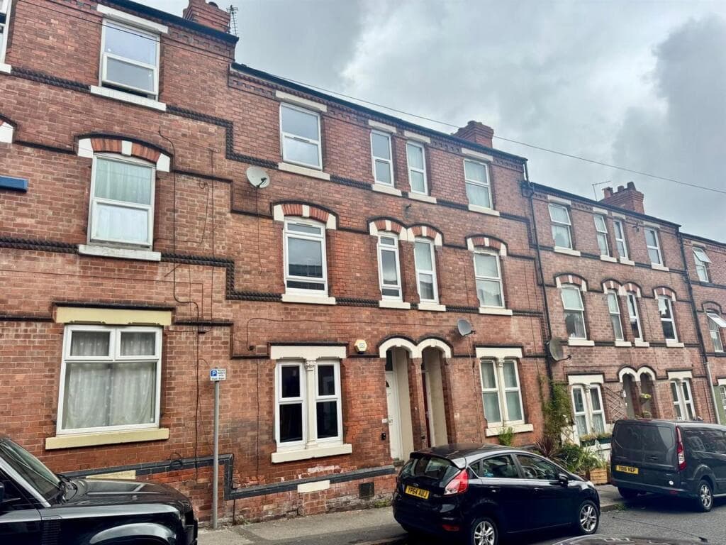View property at Lees Hill Street, Nottingham