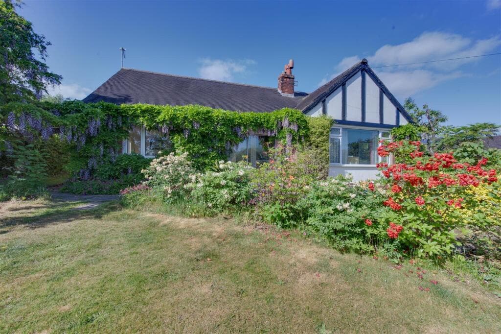 Woodhouse Lane, Gawsworth, Macclesfield - Image 1