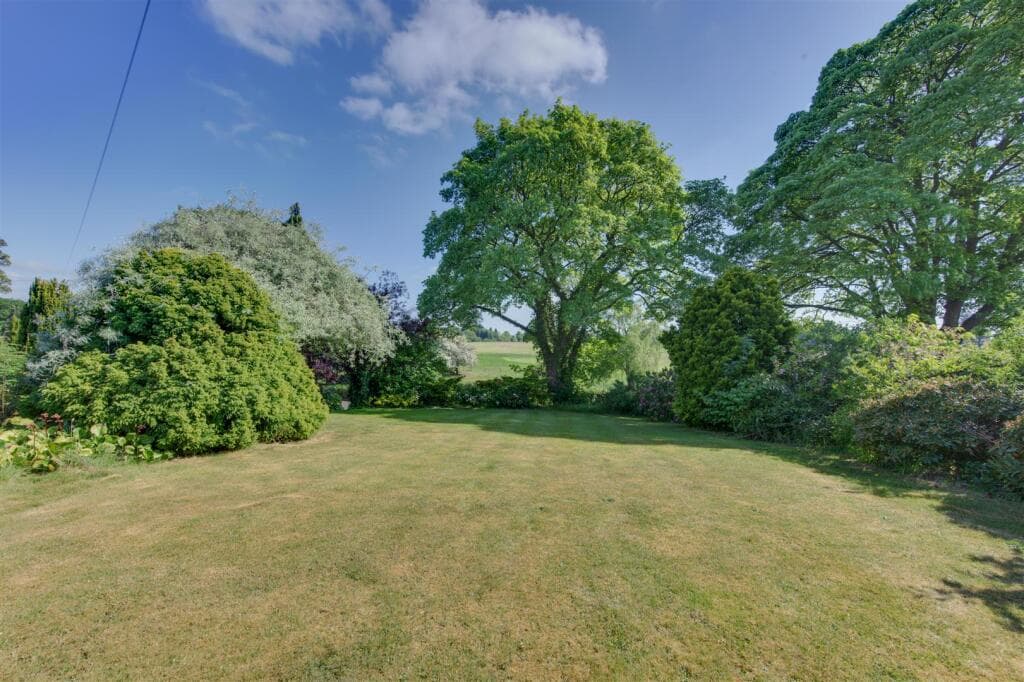 Woodhouse Lane, Gawsworth, Macclesfield - Image 2