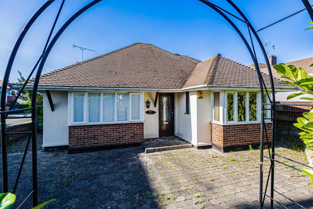 View property at London Road, Leigh-on-sea, SS9