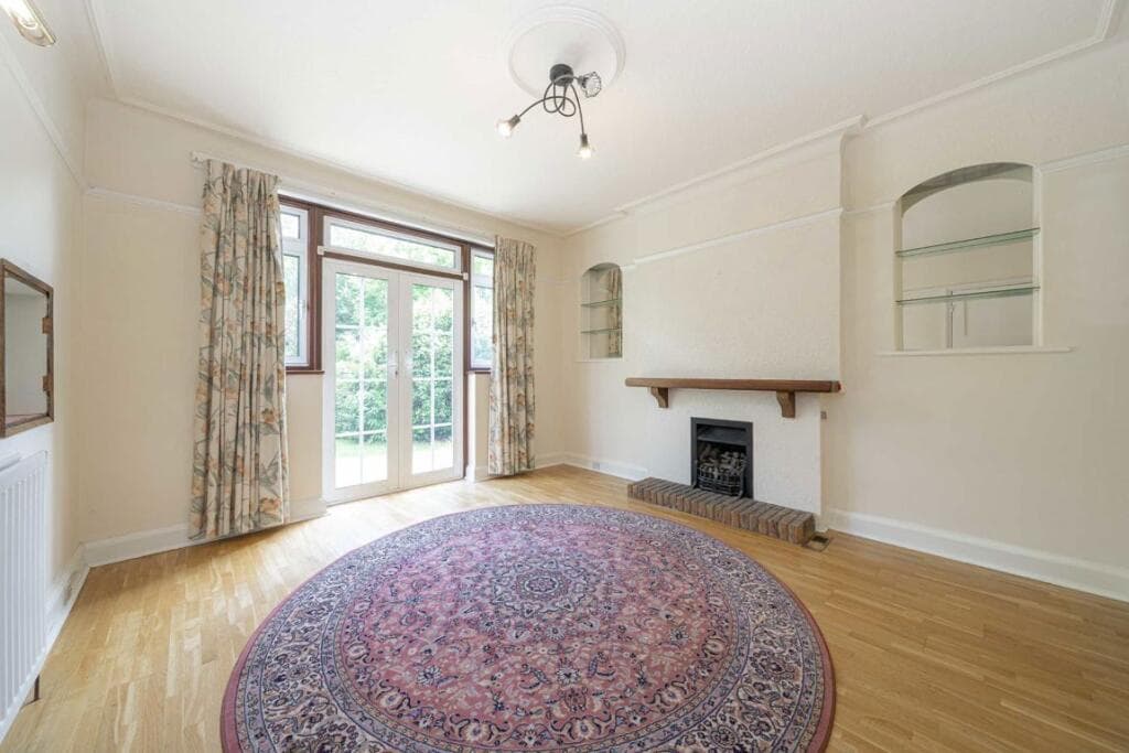 The Avenue, Sunbury-on-thames - Image 3