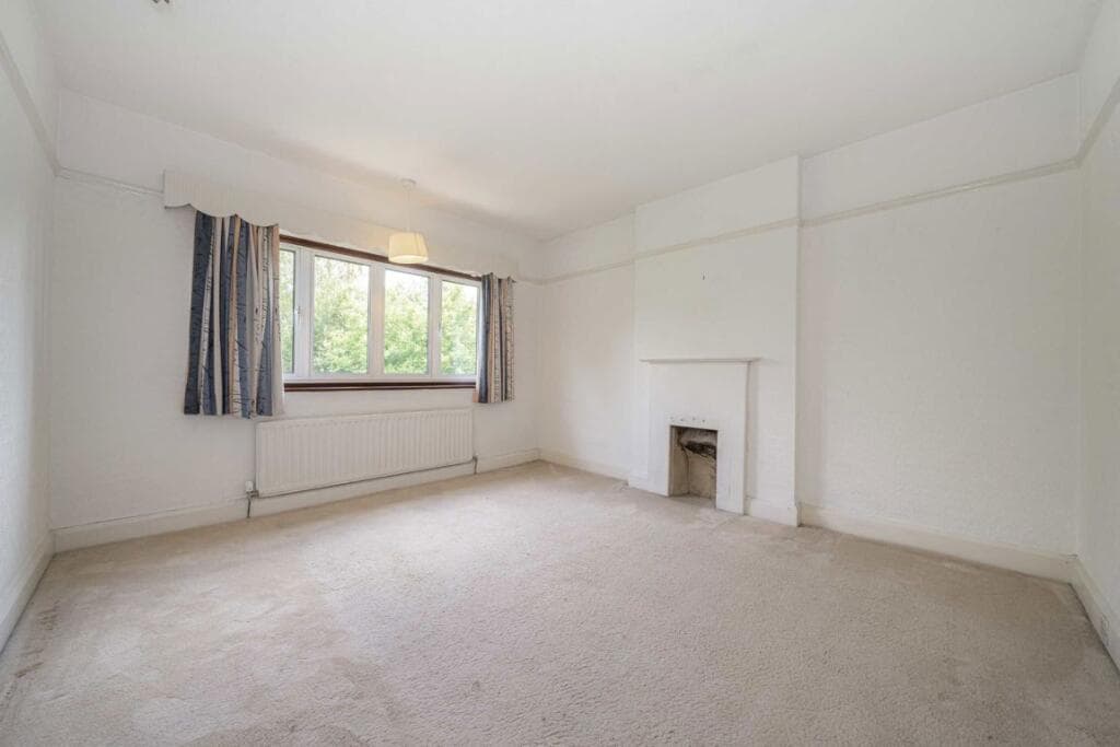 The Avenue, Sunbury-on-thames - Image 4