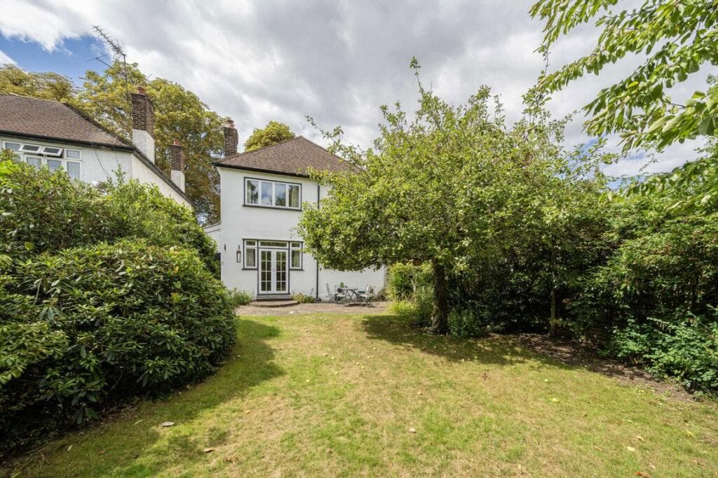The Avenue, Sunbury-on-thames - Image 5