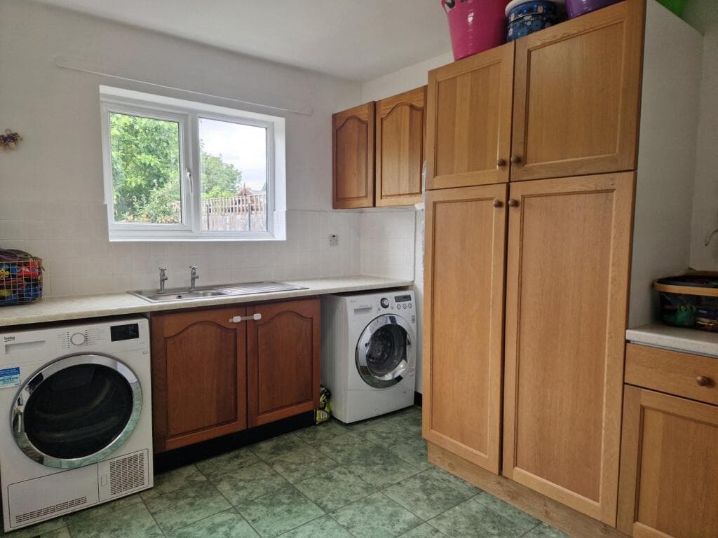 Matfurlong Close, Martock, Somerset, TA12 - Image 6
