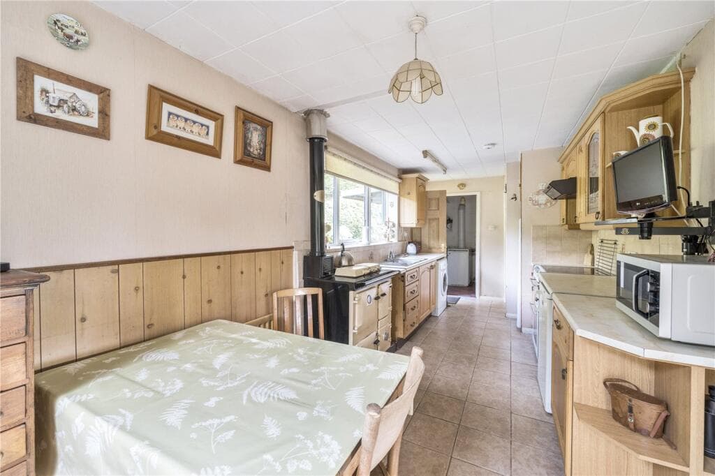 Combe St. Nicholas, Chard, Somerset, TA20 - Image 4