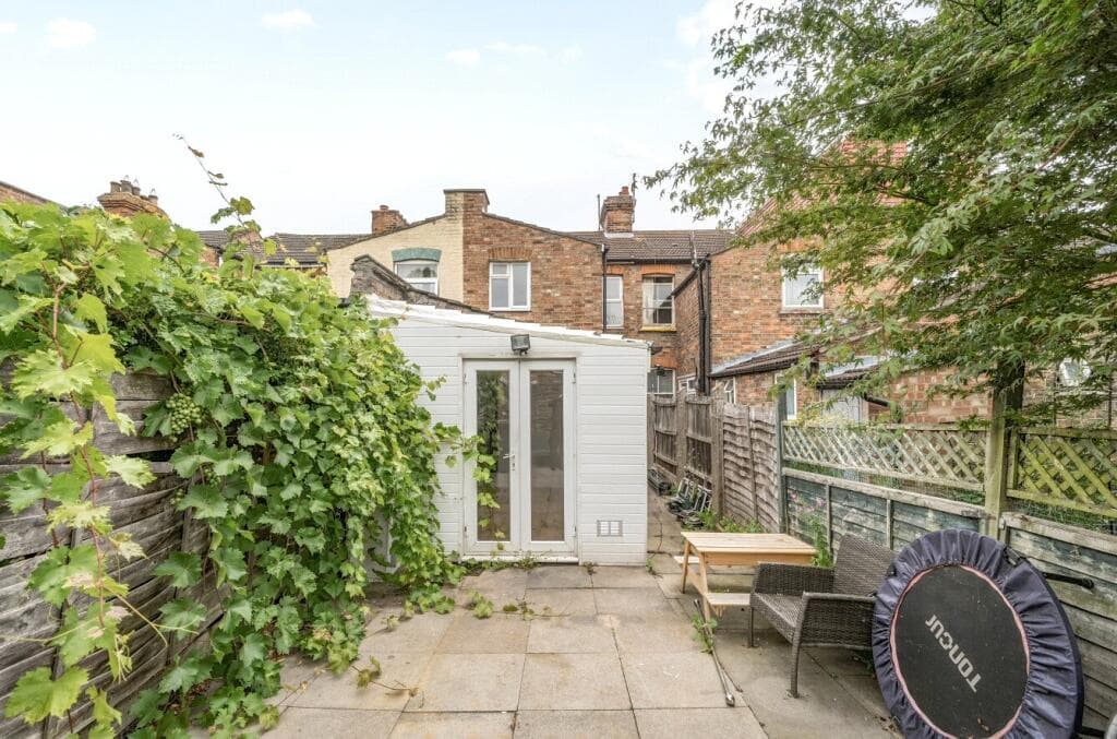 Pembroke Street, Bedford, Bedfordshire - Image 11