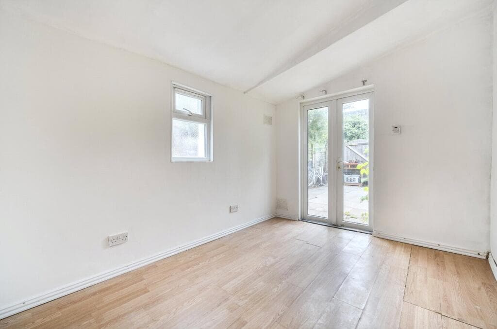 Pembroke Street, Bedford, Bedfordshire - Image 5