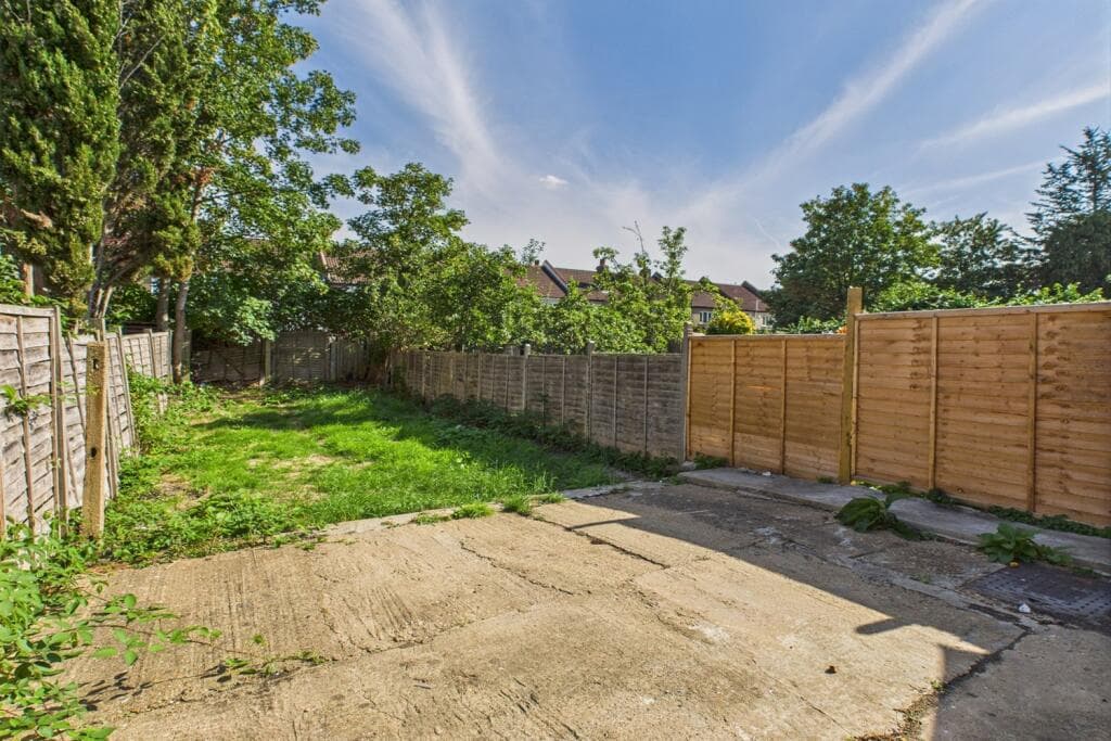 View property at Haslemere Road, London, CR7
