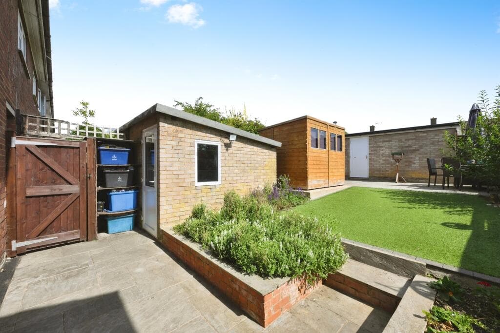 Fallowfield, Stevenage - Image 2