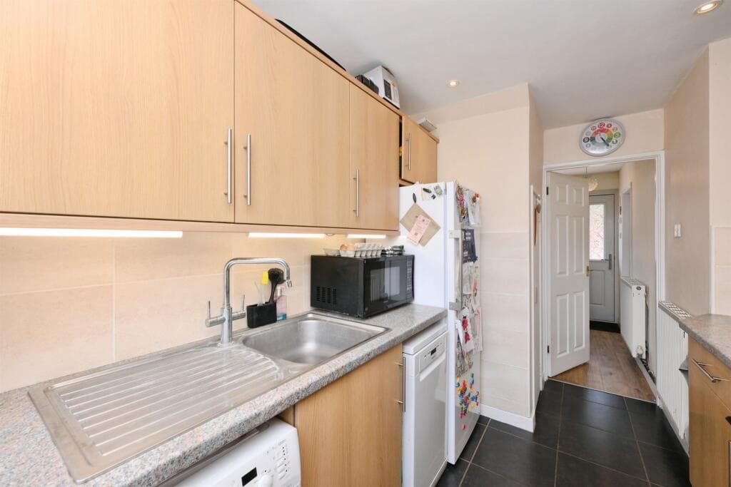 Fallowfield, Stevenage - Image 7