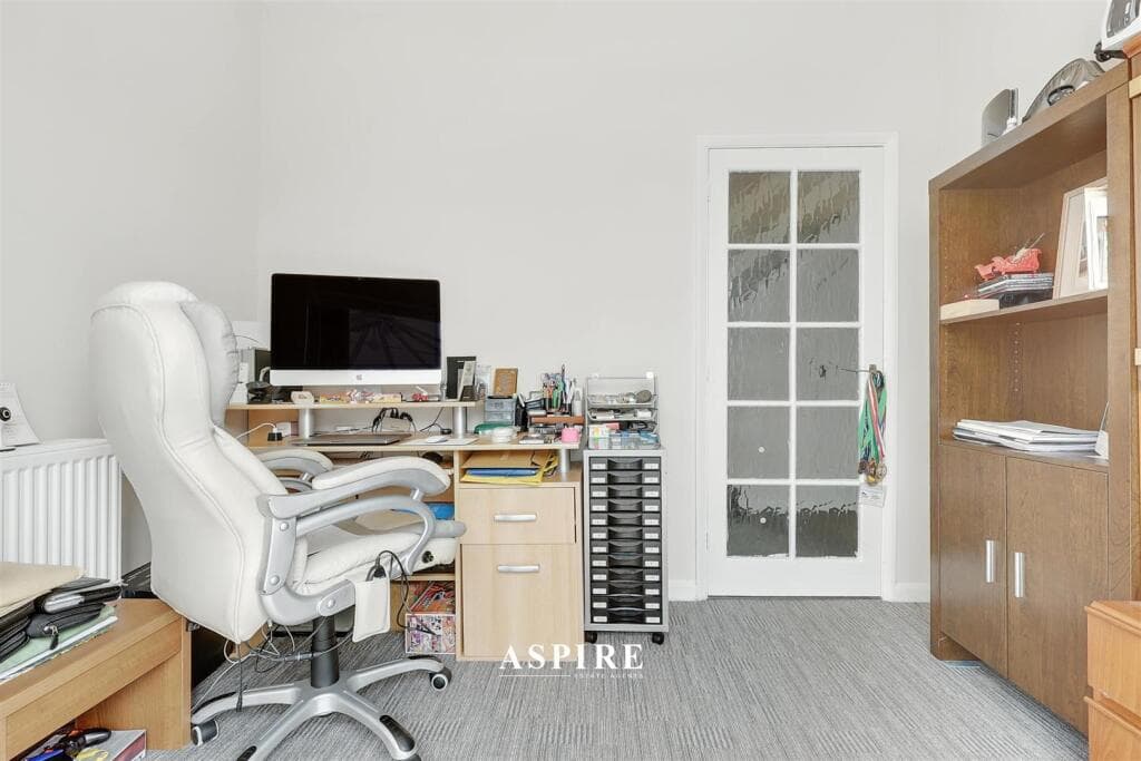 VIDEO PRESENTATION INSIDE - Woodlands Road, Hockley - Image 11