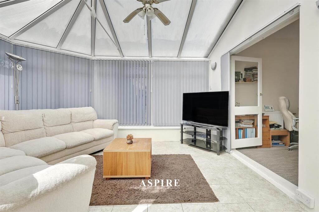 VIDEO PRESENTATION INSIDE - Woodlands Road, Hockley - Image 4