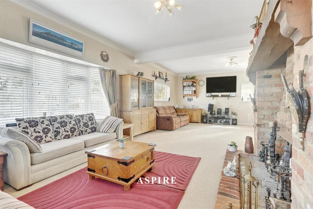 VIDEO PRESENTATION INSIDE - Woodlands Road, Hockley - Image 6