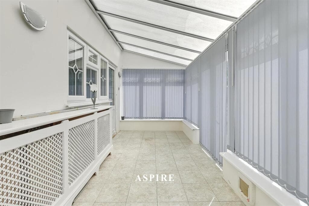 VIDEO PRESENTATION INSIDE - Woodlands Road, Hockley - Image 7